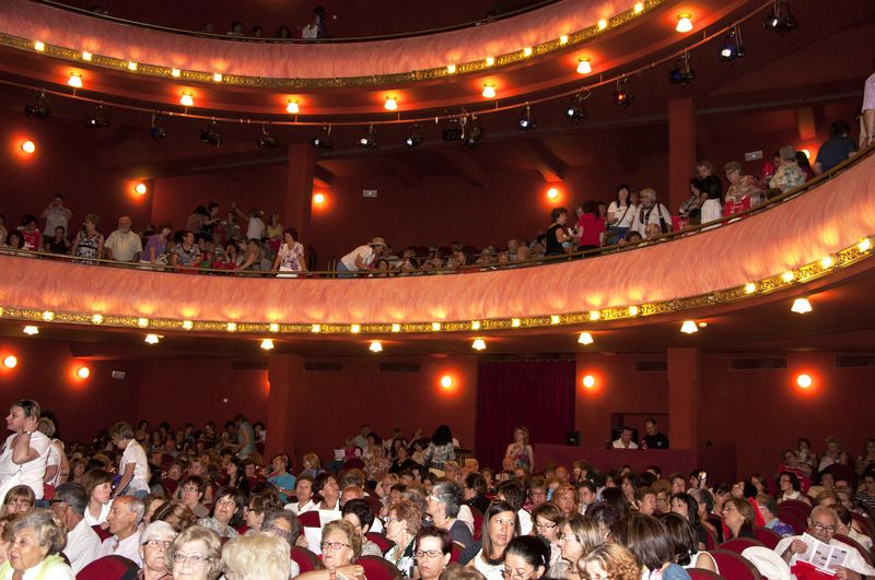 Almansa: Asistencia de público en el Teatro Regio