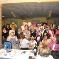 Tarazona (2010). Actuación carnavalesca durante la comida.