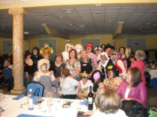 Tarazona (2010)
Actuación carnavalesca durante la comida. Tarazona (2010). Actuación carnavalesca durante la comida.