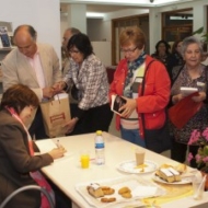 Villarrobledo 2013. Firma ejemplares por Rosa Montero.