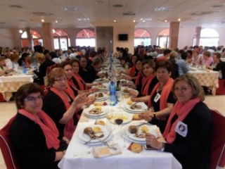 Higueruela (2014): Un momento de la comida. Higueruela (2014): Un momento de la comida.