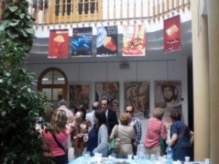 Fuentealbilla (2012). Desayuno en el Hall, con una exposición de carteles de cine. Fuentealbilla (2012). Desayuno en el Hall, con una exposición de carteles de cine.