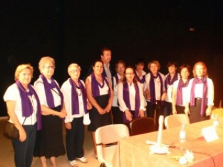 Fuentealbilla 2012. Colaboradoras clubes de lectura con Javier Moro. Fuentealbilla 2012. Colaboradoras clubes de lectura con Javier Moro.