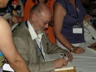 Albacete (2009). Firma de ejemplares por Juan Eslava Galán Albacete (2009). Firma de ejemplares por Juan Eslava Galán