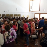 Afluencia de público en el hall del Teatro Casas Ibáñez