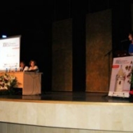Nieves Ruiz presentando a Julia Navarro